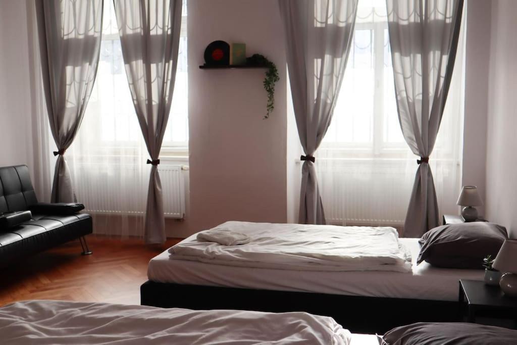 Modern Apartment In The Center Of Praga Exterior foto