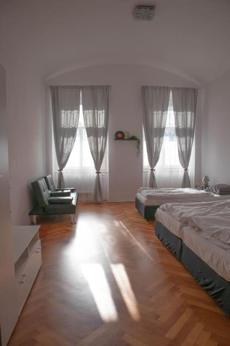Modern Apartment In The Center Of Praga Exterior foto