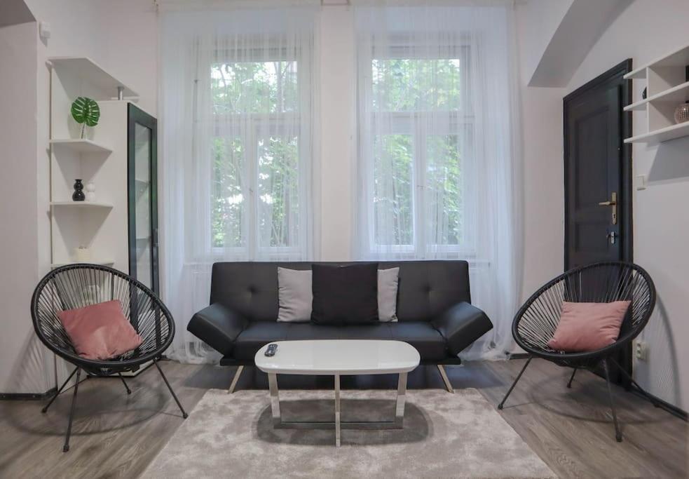 Modern Apartment In The Center Of Praga Exterior foto